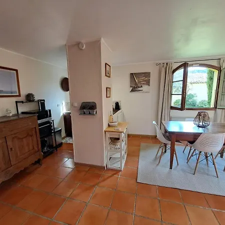 Апартаменты Rez De Jardin Presqu'ile De Giens