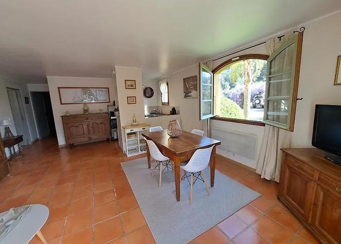 Rez De Jardin Presqu'ile De Giens Apartman *